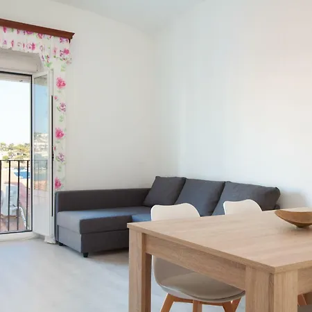 Akira Flats Llané Appartement *