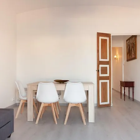 Akira Flats Llane Apartment